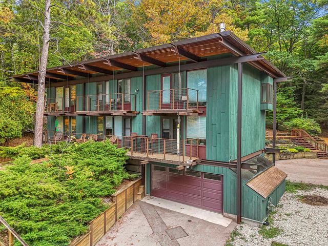 6644 Peninsula Drive, Traverse City, MI 49686