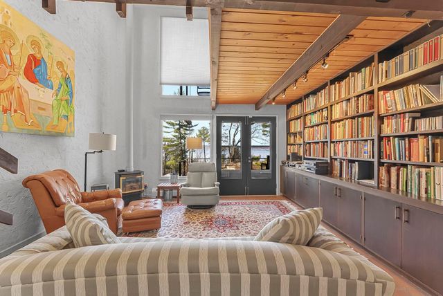 6644 Peninsula Drive, Traverse City, MI 49686