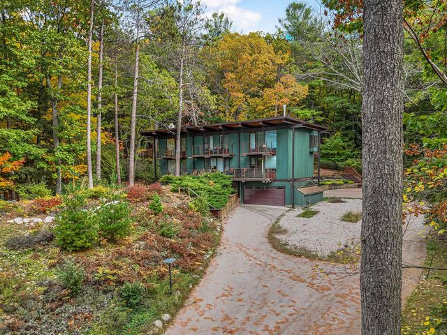 6644 Peninsula Drive, Traverse City, MI 49686