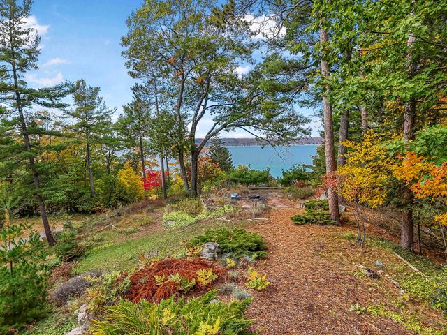 6644 Peninsula Drive, Traverse City, MI 49686