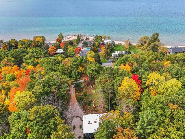 6644 Peninsula Drive, Traverse City, MI 49686