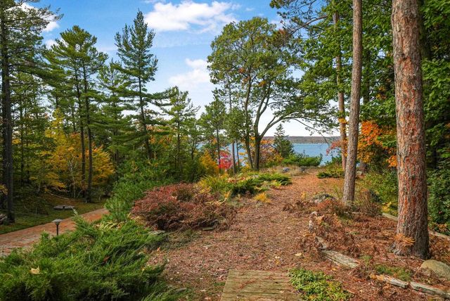 6644 Peninsula Drive, Traverse City, MI 49686