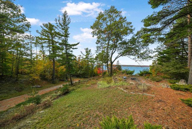 6644 Peninsula Drive, Traverse City, MI 49686