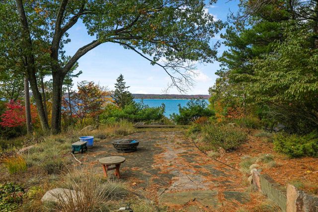 6644 Peninsula Drive, Traverse City, MI 49686