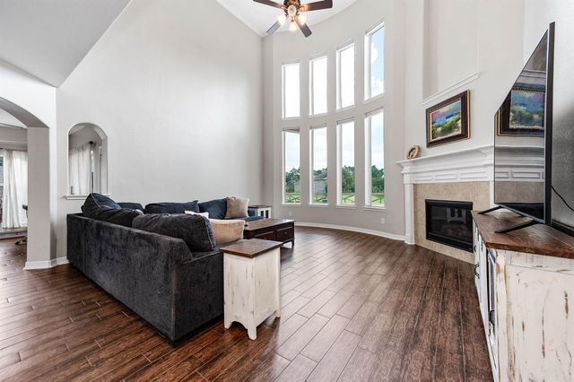 17607 Country Grove, Magnolia, TX 77355