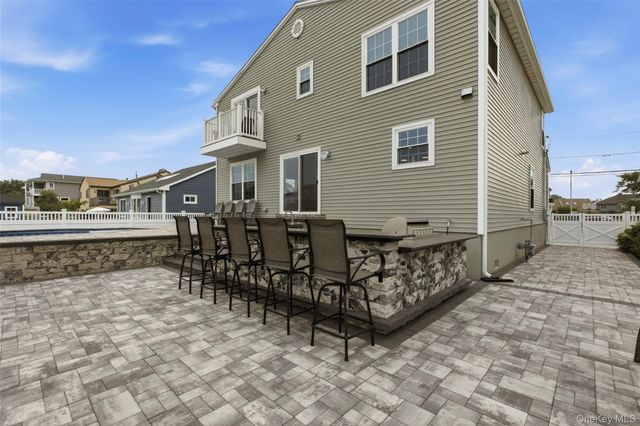 30 Berger Avenue, Amityville, NY 11701