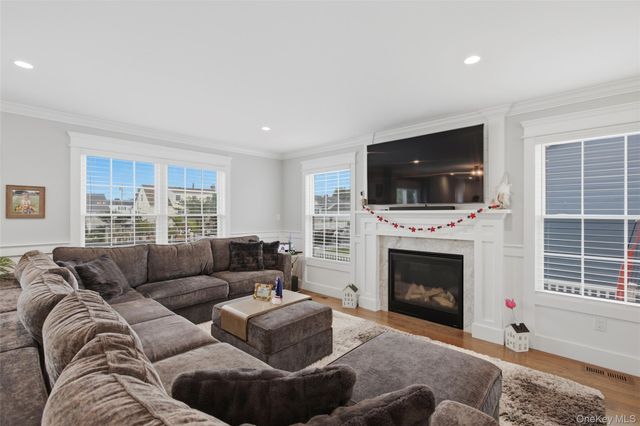 30 Berger Avenue, Amityville, NY 11701