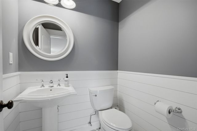 30 Berger Avenue, Amityville, NY 11701