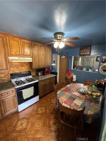 1030 W Glenwood Pl, Santa Ana, CA 92707