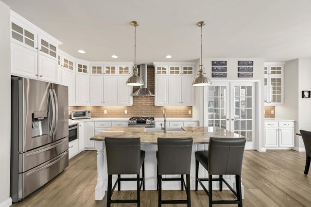 8130 W Mourning Dove LANE, Mequon, WI 53097