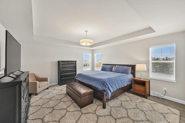 8130 W Mourning Dove LANE, Mequon, WI 53097