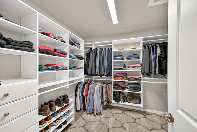 8130 W Mourning Dove LANE, Mequon, WI 53097