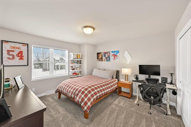 8130 W Mourning Dove LANE, Mequon, WI 53097