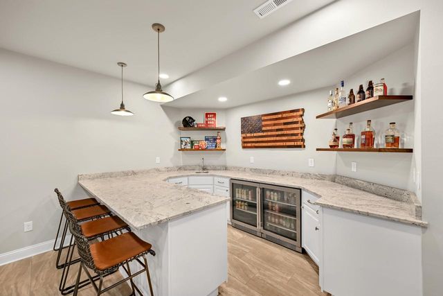 8130 W Mourning Dove LANE, Mequon, WI 53097