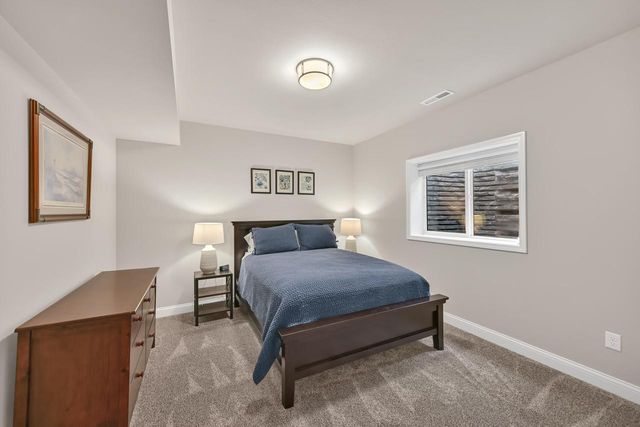 8130 W Mourning Dove LANE, Mequon, WI 53097