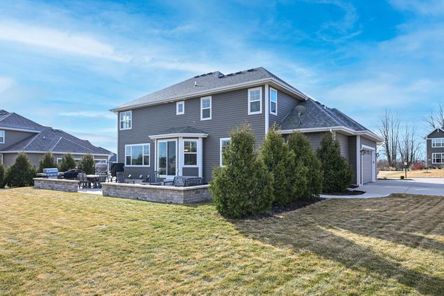 8130 W Mourning Dove LANE, Mequon, WI 53097