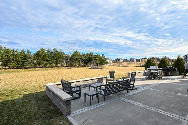 8130 W Mourning Dove LANE, Mequon, WI 53097