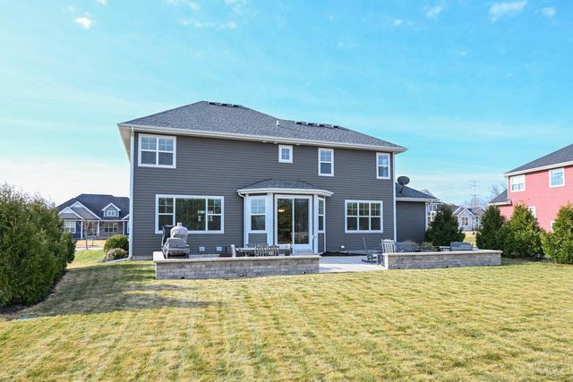 8130 W Mourning Dove LANE, Mequon, WI 53097