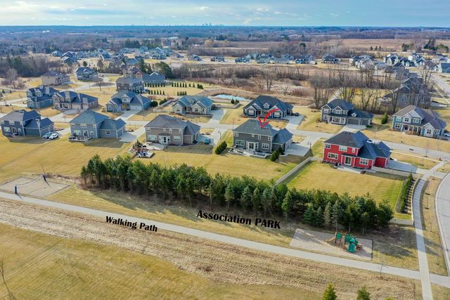 8130 W Mourning Dove LANE, Mequon, WI 53097