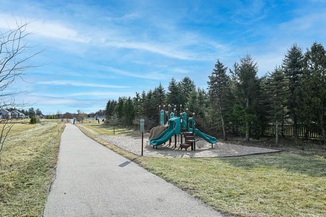 8130 W Mourning Dove LANE, Mequon, WI 53097