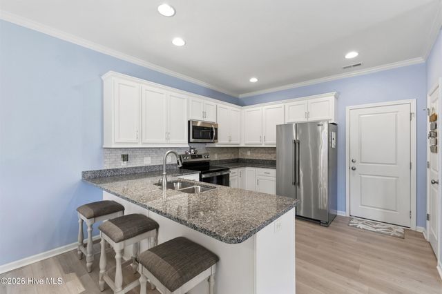 554 Avendale Drive, Rocky Point, NC 28457