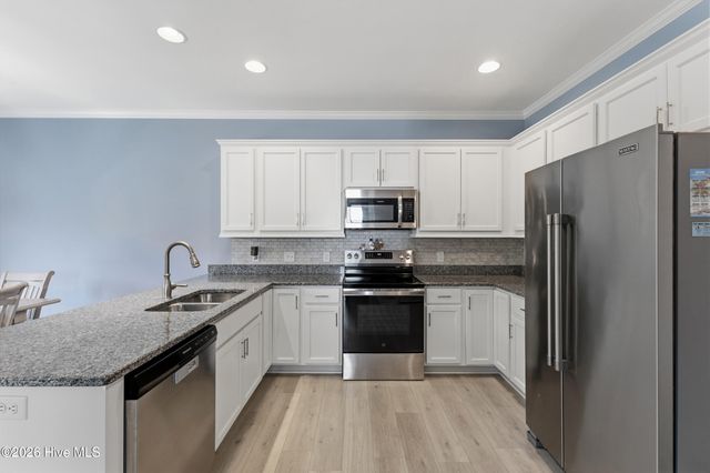 554 Avendale Drive, Rocky Point, NC 28457