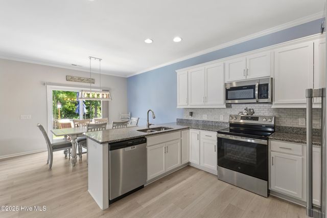 554 Avendale Drive, Rocky Point, NC 28457