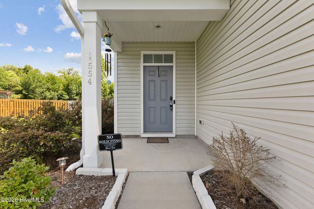 554 Avendale Drive, Rocky Point, NC 28457