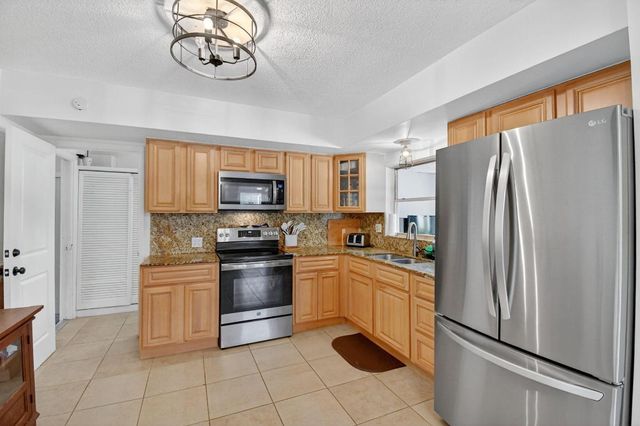 5511 Van Buren Street, Hollywood, FL 33021