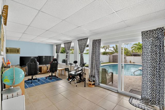 5511 Van Buren Street, Hollywood, FL 33021