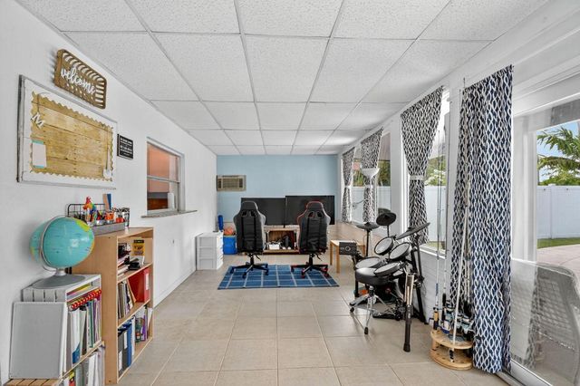 5511 Van Buren Street, Hollywood, FL 33021