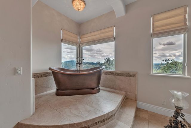 2070 Driftwood Cir, El Dorado Hills, CA 95762