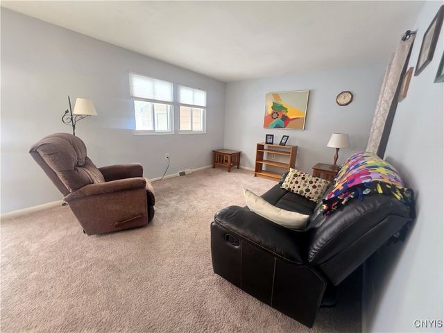 720 Idlewood Blvd, Van Buren, NY 13027