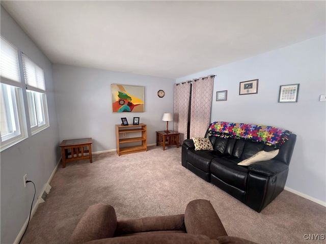 720 Idlewood Blvd, Van Buren, NY 13027