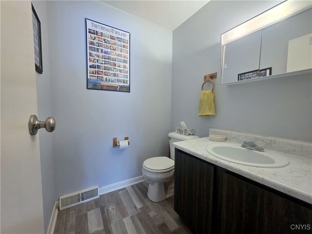 720 Idlewood Blvd, Van Buren, NY 13027