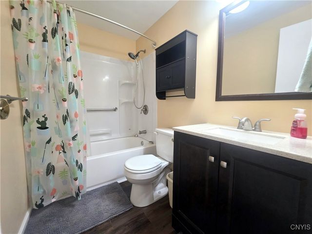 720 Idlewood Blvd, Van Buren, NY 13027