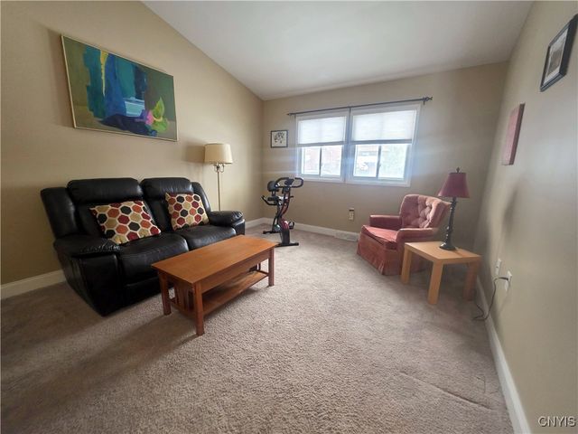 720 Idlewood Blvd, Van Buren, NY 13027