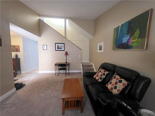 720 Idlewood Blvd, Van Buren, NY 13027