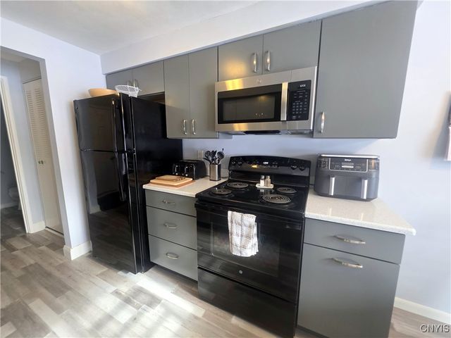 720 Idlewood Blvd, Van Buren, NY 13027