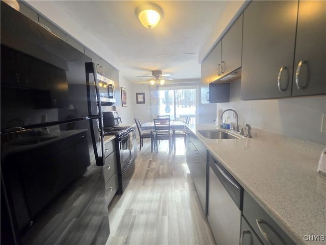 720 Idlewood Blvd, Van Buren, NY 13027