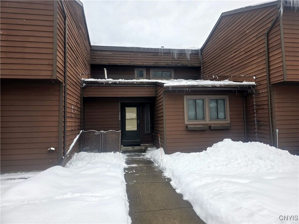 720 Idlewood Blvd, Van Buren, NY 13027