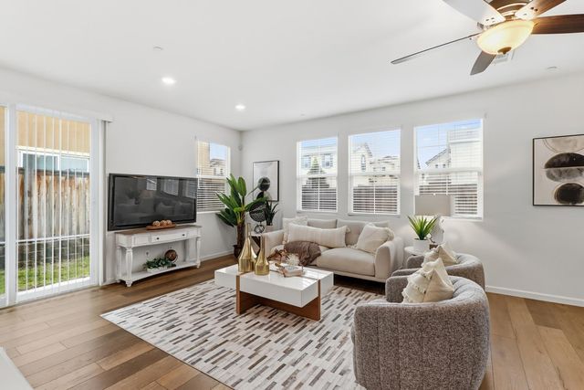 8900 Sheldon Terrace Ln, Elk Grove, CA 95758