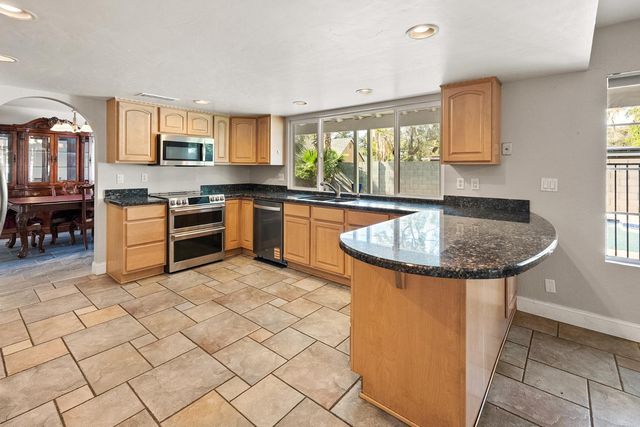 8464 N 7th Avenue, Phoenix, AZ 85021