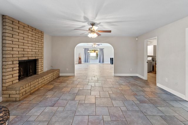 8464 N 7th Avenue, Phoenix, AZ 85021