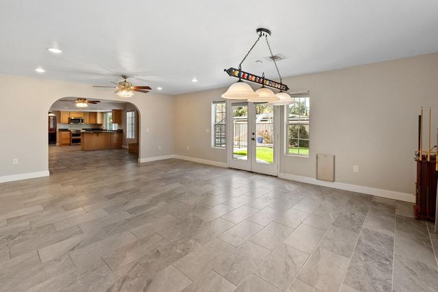 8464 N 7th Avenue, Phoenix, AZ 85021