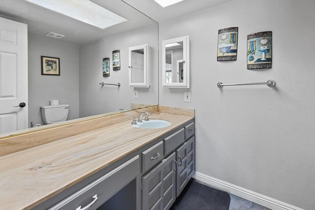 8464 N 7th Avenue, Phoenix, AZ 85021