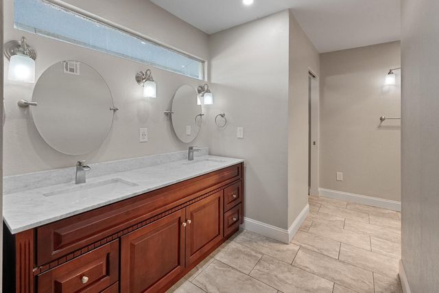 8464 N 7th Avenue, Phoenix, AZ 85021