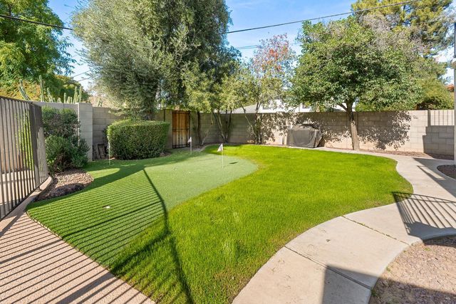 8464 N 7th Avenue, Phoenix, AZ 85021