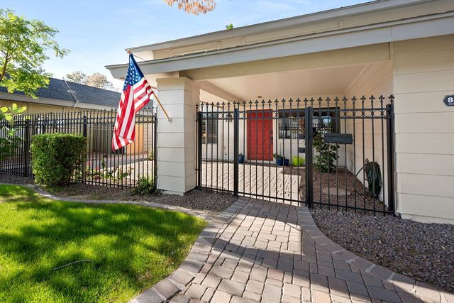 8464 N 7th Avenue, Phoenix, AZ 85021