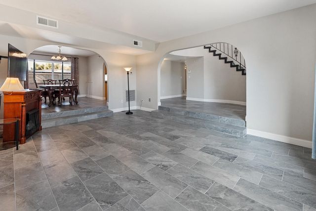 8464 N 7th Avenue, Phoenix, AZ 85021